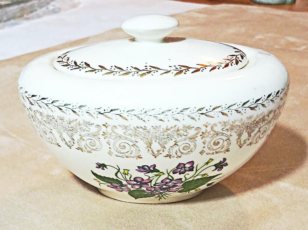 Vintage Cunningham & Pickett Spring Violet Porcelain Sugar Bowl with 22kt Gold